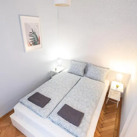 Charm Cozy Nest *